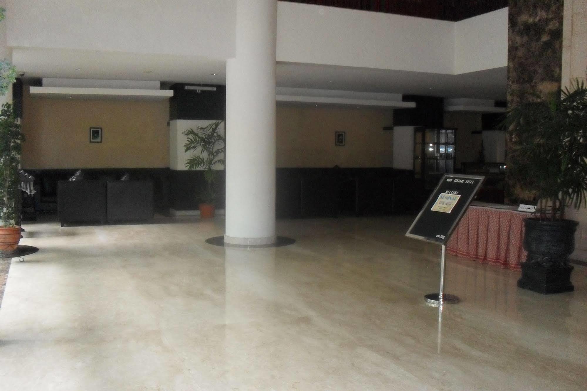Hotel Gran Central Manado Kültér fotó